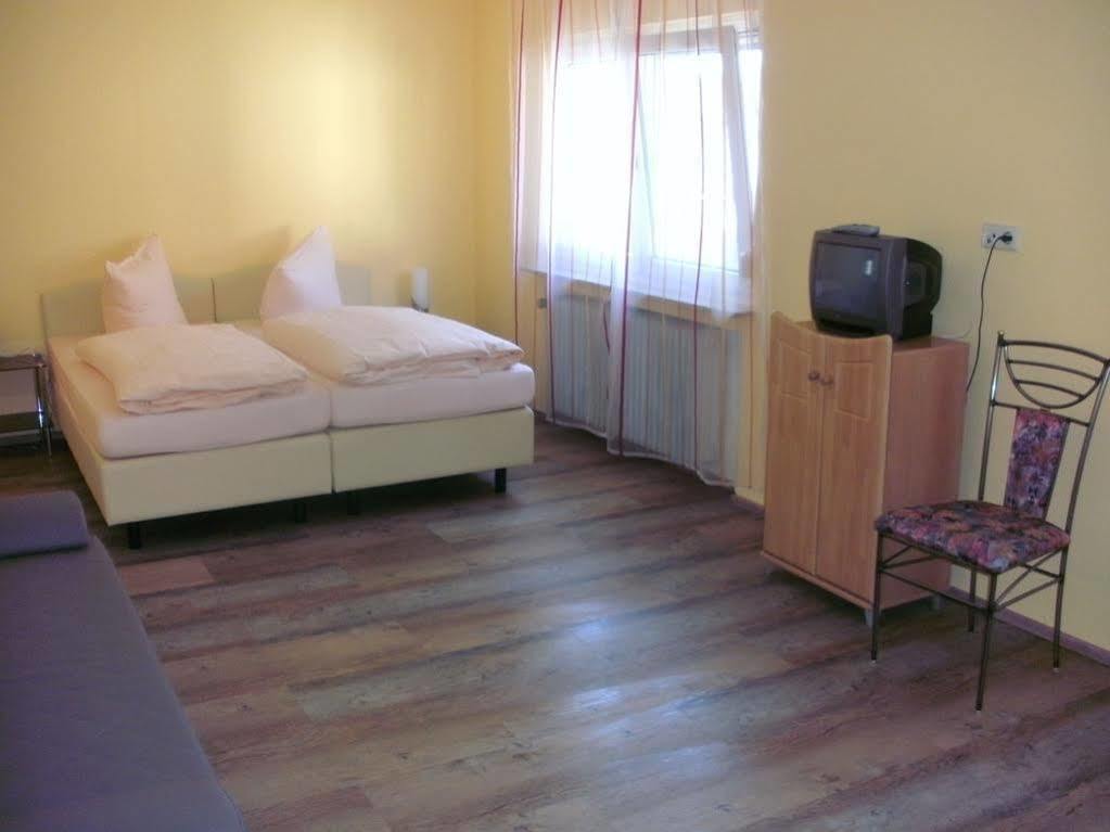 Hotel am Hindenburgplatz Appenweier Buitenkant foto